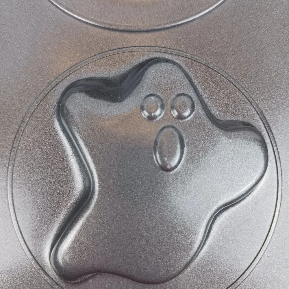 Wilton Halloween Cookie Treat Shapes Pan Mummy Cat Bat Ghost Spider Pumpkin